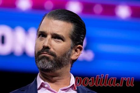 Сын Трампа отреагировал на арест отца. Дональд Трамп-младший, сын экс-президента США Дональда Трампа, отреагировал на арест отца и опубликовал перевернутый американский флаг. «Шокирует, как низко мы падаем», — написал Трамп-младший, предупредив, что это «только начало скользкого пути к тирании». 4 апреля Дональда Трампа арестовали.