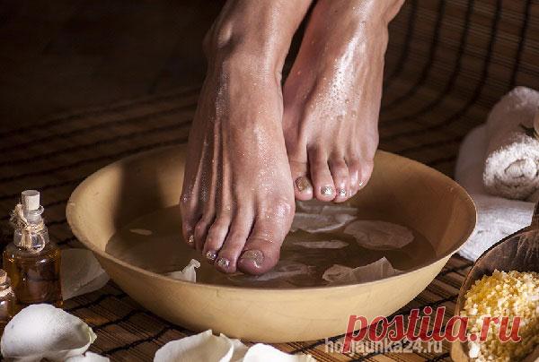 НАЛЕЙТЕ В ТАЗ УКСУС, А ЗАТЕМ ДОБАВЬТЕ ПИЩЕВУЮ СОДУ. ВЫ ЗАБУДЕТЕ О ГРИБКЕ НОГТЕЙ!