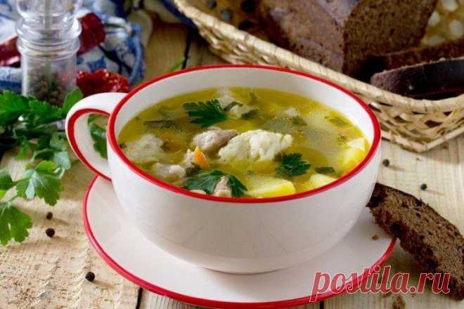 12 вкусных cупов с клецками, с которыми справится любая хозяйка Сегодня хотим поделиться с тобой отличными рецептами супов с клецками. Мясной, овощной, томатный, сырный – и это только начало. В подборке ты точно найдешь пару вариантов, которые тебе понравятся!