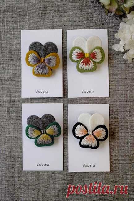 four different types of flowers are shown on the table next to some white and green cards