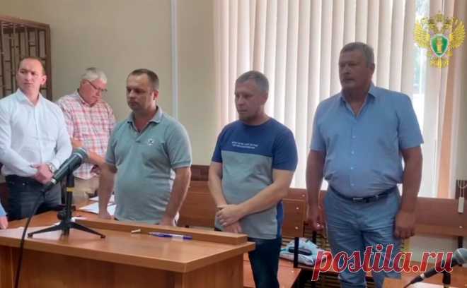 Коммунальщикам за гибель человека в кипятке дали принудительные работы. Московский районный суд Нижнего Новгорода вынес приговор троим работникам службы «Теплоэнерго» из-за гибели нижегородского велосипедиста в яме с кипятком.