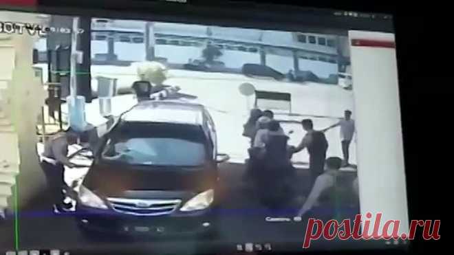 Взрыв индонезийском городе Сурабая