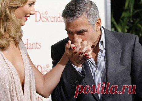 Испокон веков джентльмены пропускают женщин вперед, чтобы заценить их попы, и целуют руку, чтобы спокойно заглянуть в декольте
Знакомимся здесь - Tabor.ru/reg/?77