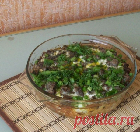 Куриная печёнка в сметанно-яичной заливкой.Всё просто и очень вкусно!)Люблю,каждый раз придумывать для своей семьи что-то новенькое и вкусное)

Ингредиенты: 
Куриная печёнка - 500-600 гр, 
Лук репчатый - 1-2 шт, 
Морковь - 1-2 шт, 
Чеснок 2-3 зубчика. 
Мука 
Зелень,петрушка,укроп,лук (по вкусу) 
Мускатный орех. 
Соль. 
Растительное масло 

Ингредиенты для сметанно-яичной заливки: 
Сметана - 200-230 гр, 
Яйца - 4 шт, 
Соль 

Приготовление: 
Промываем печёнку,несколько раз м...