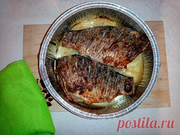 Караси в сметане, запеченные в духовке - Будет вкусно - 20 марта - 43575575651 - Медиаплатформа МирТесен Старый и проверенный способ запечь крупных карасиков с вкусной корочкой и почти без костей. Весь секрет в добавках для сметаны и надрезах по тушке рыбы. Ну и размер, конечно, имеет значение. Мелкие карасики более костлявые, поэтому берем тех что с ладонь или чуть больше для запекания. Ингредиенты: - 20 марта - 43575575651 - Медиаплатформа МирТесен