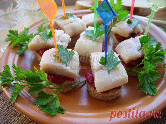 Канапе со свеклой и сельдью. Рецепт с пошаговыми фото