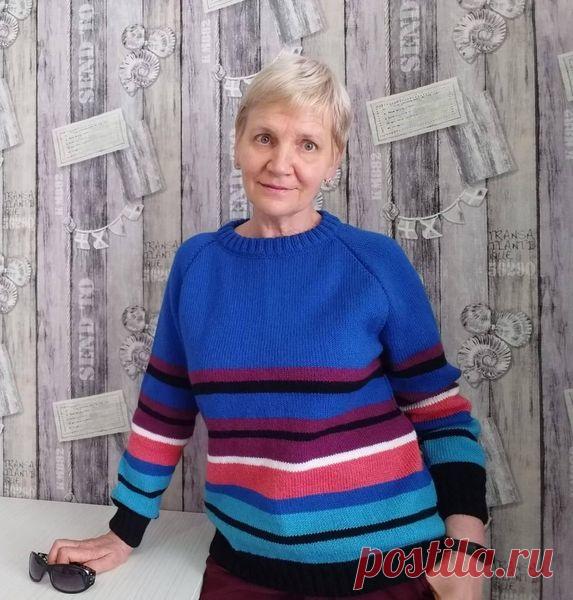 Связала вот такой пуловер в полоску регланом сверху