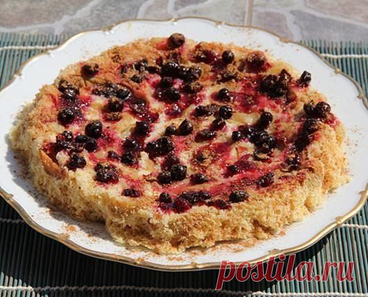 Шарлотка с яблоками, приготовленная в микроволновой печи / Surfingbird - мы делаем интернет лучше