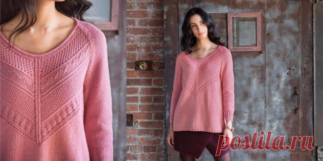 Модный свободный пуловер реглан спицами Guernsey от дизайнера Norah Gaughan