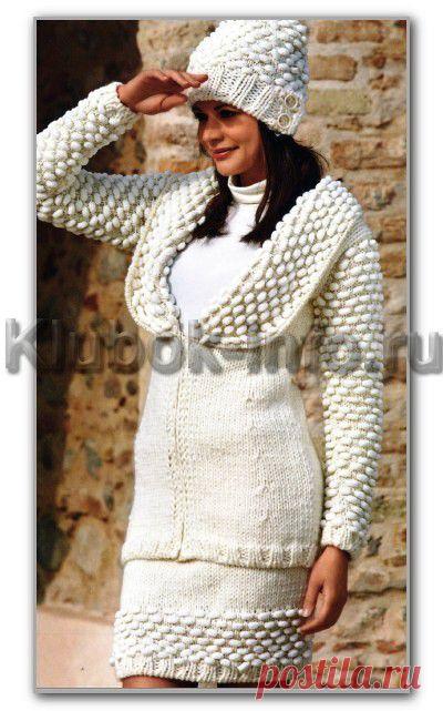Вязание спицами. Однотонный жакет, юбка и шапочка с жаккардовым узором из разных видов пряжи
