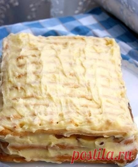 Торт тропиканкав.

Это торт из коржей из заварного теста и перемазанных заварным кремом с фруктами, сверху фрукты залитые желе. 

Ингредиенты: 

тесто: 
1 стакан воды 
150 гр. маргарина 
0.5 ч.л. соли 
2 стакана муки 
6 яиц. 
крем: 
1л молока 
1 стакан сахара(у меня 250 грамм) 
1 яйцо 
300гр сливочного масла 
1 пакетик ванилина 
2ст.л. коньяка 
4 ст.л. муки с горкой+немного молока для смешивания(примерно полстакана) 
Любые фрукты для начинки и украшения(у меня киви, бананы...