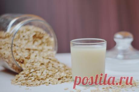 Овсяный кисель восстанавливает здоровье Овсяный кисель полезен для желудка, печени и почек. Он растворяет камни в желчном и мочевом пузыре, снижает холестерин в крови. Овёс восстанавливает силы, даёт энергию, помогает от депрессии.Для приготовления нужно взять- 1 стакан овсяной крупы- 5 стаканов водыПоставить на огонь и...