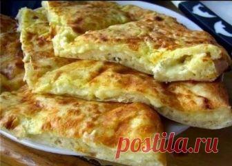 Быстрое хачапури к завтраку 
Ингредиенты:1 яйцо1 стакан молока1 стакан муки300 г сулугуни (творога)30 г сливочного маслаПриготовление:1. Взбить венчиком яйцо в миске.2. Влить молоко и опять все взбить.3. Добавить муки и все взби…