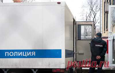 Совладельца компании "Б. Ю. Александров" Юрия Изачика объявили в международный розыск. Как уточнил источник в правоохранительных органах, в розыск также объявлен предприниматель Леонид Белиловский