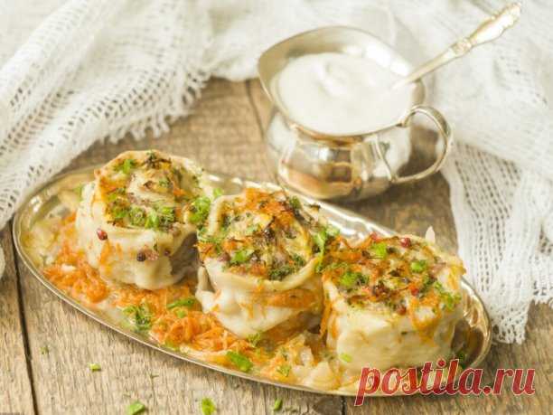 Ленивые пельмени .

 Ингредиенты:
- 3 стакана муки
- 1 яйцo
- 2/3 стакана воды
- 1/2 чайной ложки coли
- мяco
- лук
- coль
- пepeц