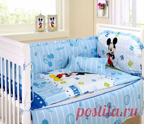 Бортики в кроватку малыша своими руками: идеи, выкройки, советы Бортик для детской кровати — это очень практичная и необходимая вещица. Данный элемент дает возможность не только уберечь малыша от прохладного сквозняка, но и ослабить его соприкосновение с жесткими прутьями кровати. Кровать младенца обязательно должна иметь подобную защиту. Мягкие бортики вполне могут уберечь детей от травм, синяков и ссадин. Сделать красивые и оригинальные бортики возможно […]