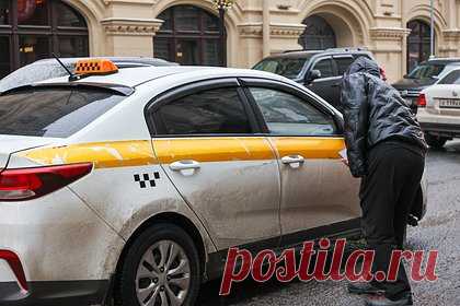 В российском регионе мигрантам продлили запрет на вождение такси и автобусов. В Тюменской области мигрантам продлили запрет на работу в такси и сфере междугородних и городских пассажирских перевозок. Кроме того, приезжих нельзя привлекать к грузовым перевозкам. Соответствующее постановление подписал губернатор региона Александр Моор. Ограничения действуют с 2019 года.