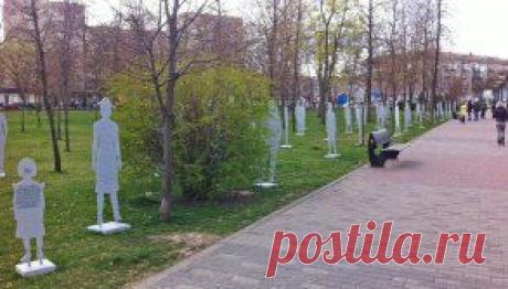 ДНЕПРОПЕТРОВСК, СПАСИБО, ЧТО ТЫ ЖИВОЙ!!!! Выставка в Днепропетровске. «Души невинно убитых мирных жителей Донбасса». Выставку поставили ночью, затем днем её убрали украинские власти.