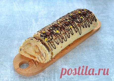 Рулет бисквитный с бананом и карамелью