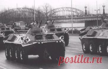 Почему в России продолжают использовать 40-летний советский бронетранспортёр БТР-80 / Назад в СССР / Back in USSR