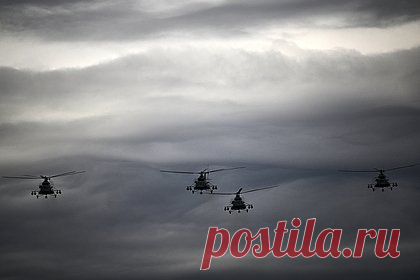 Российский спецназ в Запорожье усилили «Сапсанами». Российские спецподразделения, действующие в Запорожье, усилили транспортно-штурмовыми вертолетами Ми-8АМТШ-ВН «Сапсан», сообщил председатель движения «Мы вместе с Россией» Владимир Рогов. Вертолеты могут нести противотанковые управляемые ракеты «Атака» с дальностью до шести километров.