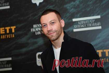 Звезда сериала «Содержанки» рассказал о съемках в «Фантастических тварях». Актер Александр Кузнецов, известный по ролям в проектах «Содержанки», «Сердце Пармы» и «Скиф», рассказал о съемках в фильме «Фантастические твари: Тайны Дамблдора». По словам артиста, он совершенно случайно встретился с кастинг-директором всех картин о Гарри Поттере на фестивале Subtitle.