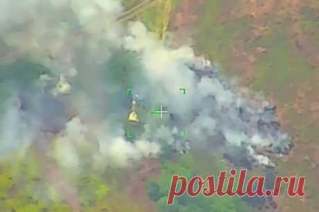 Российский дрон-камикадзе уничтожил машину ВСУ с боеприпасами. ВС РФ уничтожают большую часть бронетехники противника еще на подступах к линии боевого соприкосновения.