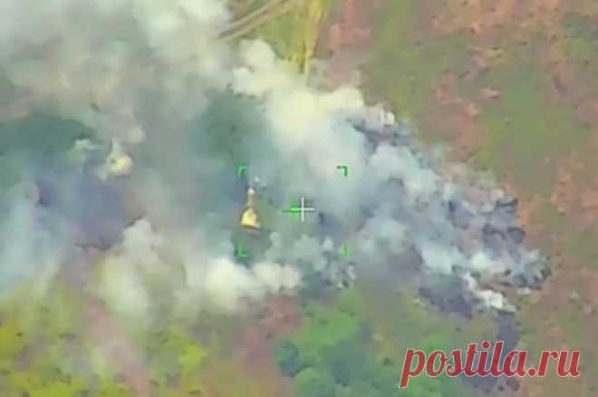 Российский дрон-камикадзе уничтожил машину ВСУ с боеприпасами. ВС РФ уничтожают большую часть бронетехники противника еще на подступах к линии боевого соприкосновения.