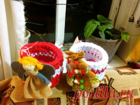 В канун новогодних праздников каждый задумывается о подарках для своих близких! Хочется подарить что то полезное, затратив при этом разумную сумму, дабы остались финансы на само торжество. Беспроигрышным вариантом станет корзина подарочная. Ее состав зависит от фантазии и возможностей дарителя. 😉👇 К примеру для детей, корзинка может стать сладкой! 🍫🍫🍫🍬🍬🍬🍭🍭🍭 Конфеты слопают, а корзинка останется... для всяких мелочей! Эти корзинки нашли свой новый дом!