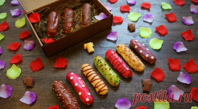 Эклеры с заварным кремом и цветной глазурью - ПУТЕШЕСТВУЙ ПО САЙТУ. Легкие, хрустящие пирожные с нежным кремом внутри, покрытые блестящей глазурью. Вкуснятина, да и только! ИНГРЕДИЕНТЫ вода 1 стакан(а) масло сливочное 260 г мука пшеничная 1 стакан(а) яйца куриные 4 шт. соль 1/4 ч.л. молоко 90 мл сахар 155 г сахар ванильный 1 ч.л. шоколад белый 1 плитка шоколад молочный 1 […]