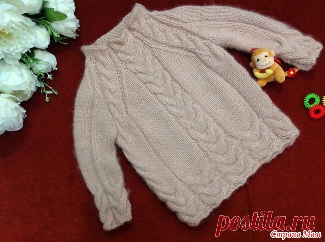 Пуловер с косами для девочки Пуловер с косами для маленькой принцессы.  Пряжа итальянская ангора 80% + полушерсть.  Возраст 2-3 года, длина изделия 40 см. объем груди 30 см. длина рукава от горловины 35 см.