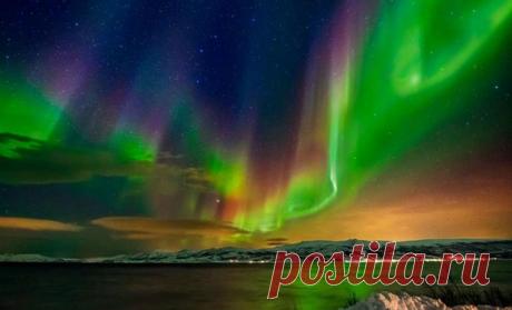 10 восхитительных вещей, которых вы не знали о северном сиянии Полярное (северное) сияние — это природное явление невероятной красоты, феномен, который будоражит умы человечества веками. Действительно, что может быть прекраснее игры цвета и света в окружении звез...