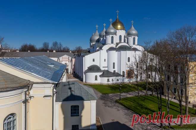 Собор Святой Софии, построенный не позже 1050 года. Считается, что это древнейшая церковь на территории России, построенная славянами: Читать больше: http://turism.boltai.com/topics/velikij-novgorod-za-vyhodnye/ |  Великий Новгород за выходные — Все о туризме и отдыхе