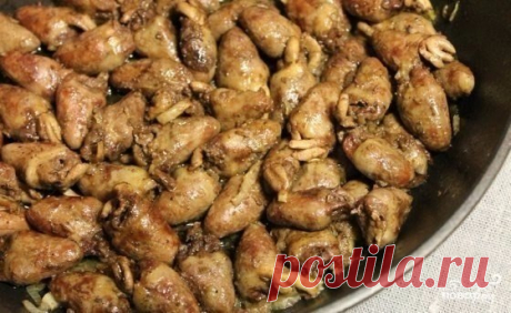 Ароматное блюдо "от всего сердца!" Готовить просто, получается очень вкусно!

КУРИНЫЕ СЕРДЕЧКИ

Ингредиенты:

- Куриные сердечки — 1кг;
- Лук — 2шт (100г);
- Оливковое масло — 1 столовая ложка (15г);
- Соль;
- Ваши любимые приправы;

Приготовление:

1. Моем куриные сердечки. На сковороде нагреваем оливковое масло и добавляем куриные сердечки. 
2. Доливаем немного воды. Накрываем крышкой и тушим примерно 25-30 минут, постоянно помешивая. При необходимости доливаем воду.
3. ...