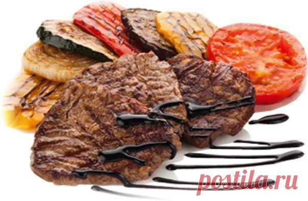 Медальоны из говяжьей вырезки, с овощами гриль и бальзамическим соусом. Приятного аппетит