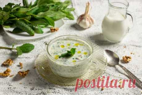 Таратор — болгарский холодный суп с грецкими орехами