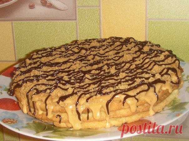 Тортик на скорую руку. Справится любая хозяйка 


Простенько, но со вкусом!









 
Ингредиенты:
Тесто:2 стакана муки,150 маргарина,230 сметаны.
 
Крем:1 банка вареной сгущёнки,200 гр. разм. масла,
 
Приготовление:
Смешать все ингредиенты для т…