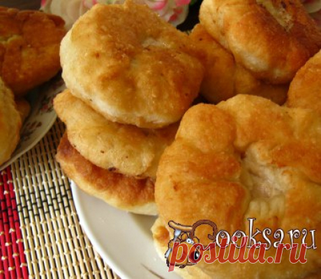 Перемячи #пирожки #кулинария #фарш #выпечка #вкусно #рецепты Классические перемячи, в татарской и башкрской кухне готовят из простого дрожжевого теста и фарша из жирной говядины . Я, иногда делаю начинку из куриного филе и свинины. Подают перемячи с крепким бульоном. Филе куриное — 420 г; Лук репчатый — 3 шт; Тесто дрожжевое (около ) — 0,9-1 кг; Соль (по вкусу) ; Перец черный (молотый; по вкусу) ; Масло растительное ; Вода (для начинки) — 50-70 мл; Свинина (жирная) — 180 г;