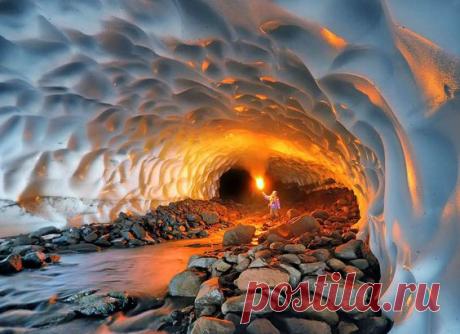 snow tunnel near mutnovsky kamchatka russia  |  Pinterest • Всемирный каталог идей