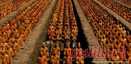 Терракотовая Армия. Воины и лошади этой армии сделаны были в различных районах Китая и предназначались императору для загробной жизни.