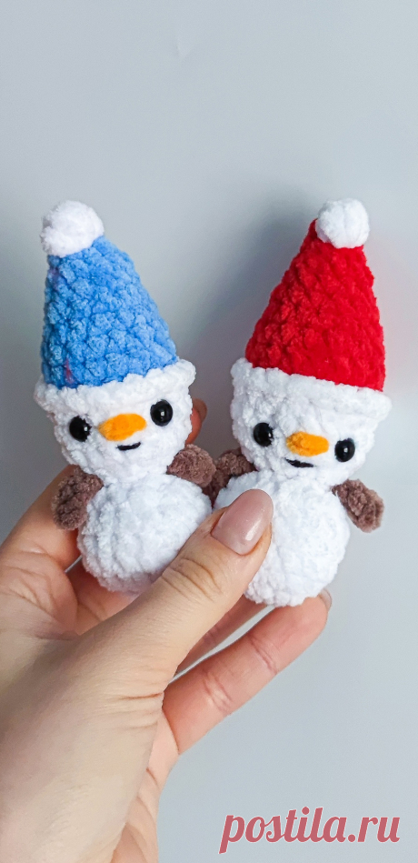 PDF Снеговичок крючком. FREE crochet pattern; Аmigurumi toy patterns. Амигуруми схемы и описания на русском. Вязаные игрушки и поделки своими руками #amimore - плюшевый снеговик к Новому году, новогодний снеговичок в шапочке, маленькие снеговички из плюшевой пряжи.