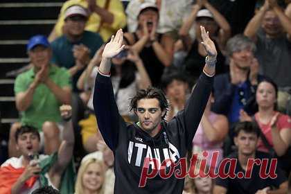 Чемпион Парижа-2024 решил поспать на улице из-за жары в олимпийской деревне