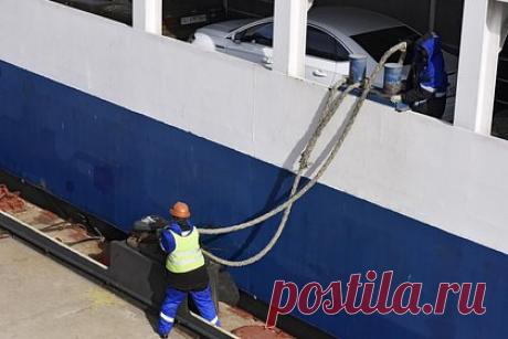 Работу Керченской паромной переправы приостановили. Работа Керченской паромной переправы, соединяющей Крым и Краснодарский край, приостановлена из-за неблагоприятных погодных условий в понедельник, 27 ноября. Об этом сообщает Министерство транспорта России без уточнения срока снятия ограничений. В предыдущий раз работу переправы временно останавливали 18 ноября.