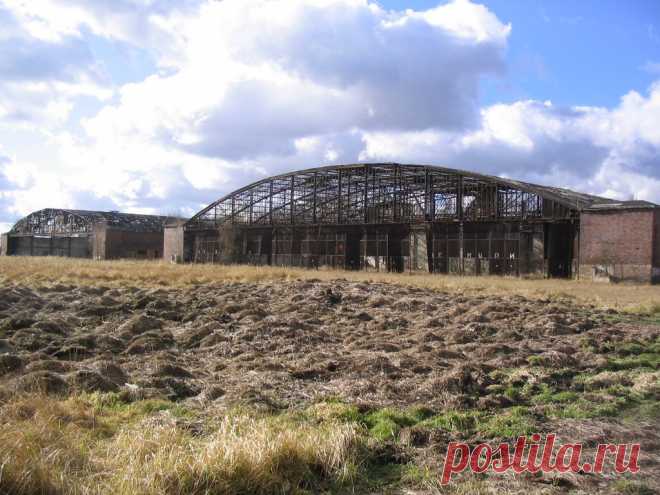 Panoramio - Photo of alte Flugzeughallen