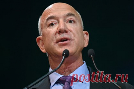 Яхта Безоса за 40 миллиардов рублей побила мировой рекорд. Мегаяхта основателя Amazon Джеффа Безоса побила мировой рекорд и стала самым большим судном в мире. Известно, что предприниматель приобрел 127-метровую парусную яхту, которая получила название Koru, за 485 миллионов долларов (40 миллиардов рублей) у нидерландской верфи Oceanco.