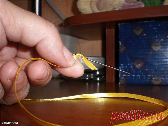 как правильно вдеть иголку для вышивки лентами.