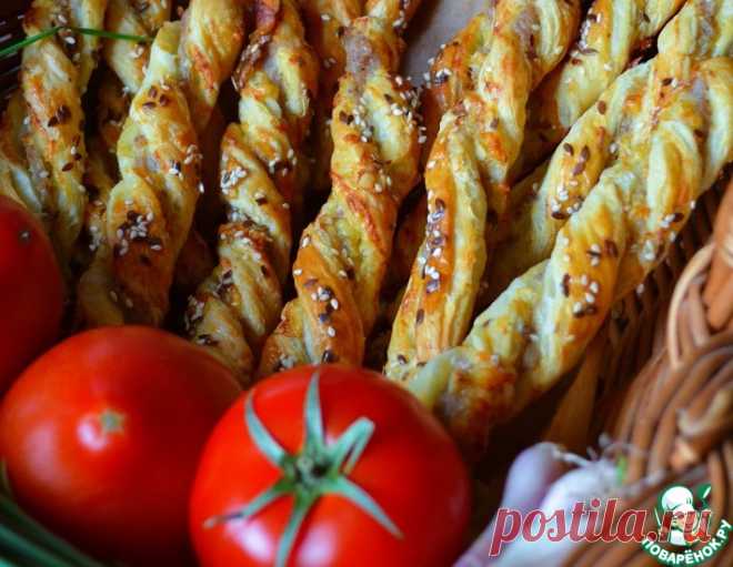 Слоеные палочки с фаршем и сыром – кулинарный рецепт