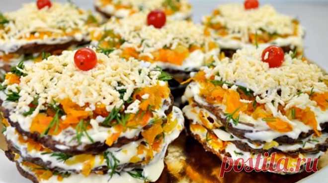 Печеночные мини-тортики: бюджетно, вкусно и красиво Уже много лет подряд, на каждый Новый год, я готовлю подобный печеночный тортик. Этот рецепт начинкой из овощей, которая отлично пропитывает коржи, делая их нежными и вкусными, мне...