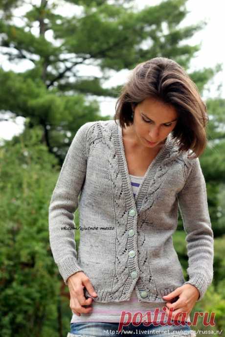 Красивый жакет и джемпер крупным узором 
Жакет спицами "Lady Sunnyside" by Tanis Lavallee









источник
ДЖЕМПЕР КРУПНЫМ УЗОРОМ  

Крупный узор этого джемпера с рукавами 3 четверти выглядит эффектно и необычно, зубчатая кайма по краям де…