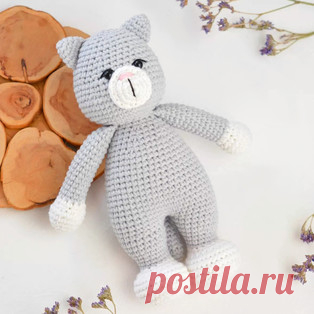 Кошечка Грейси амигуруми. Схемы и описания для вязания игрушек крючком! Бесплатный мастер-класс от @vitrinatoys по вязанию кошечки по имени Грейси. Высота вязаной крючком игрушки примерно 18 см. Для изготовления такой кошк…